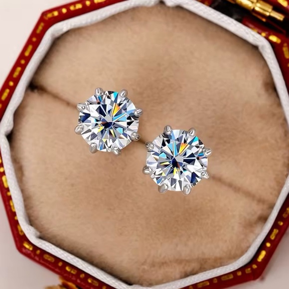 Shiny Round Zircon Hip Hop stud Gorgeous CZ Stud Earrings for Women - Picture 1 of 7
